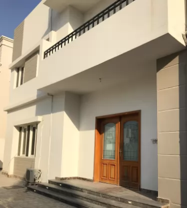 Residential Ready Property Studio U/F Apartment  for rent in Al-Dhakira , Al-Khor #7665 - 1  image 